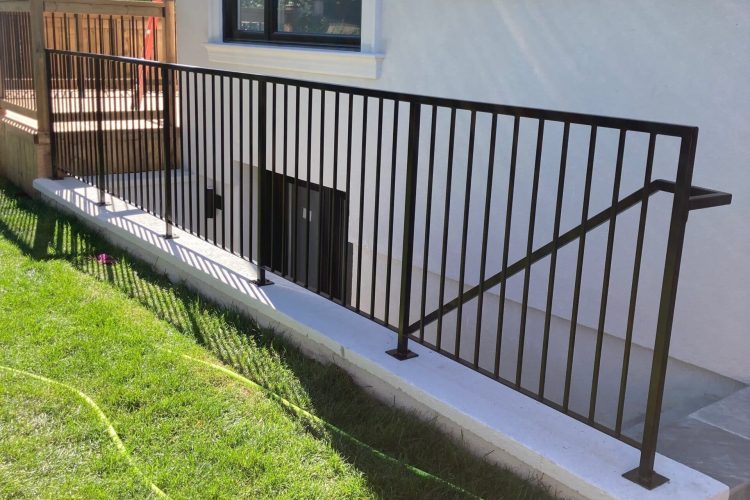 walkout-basement-railing-toronto-oakville-steel-brampton-work-solution